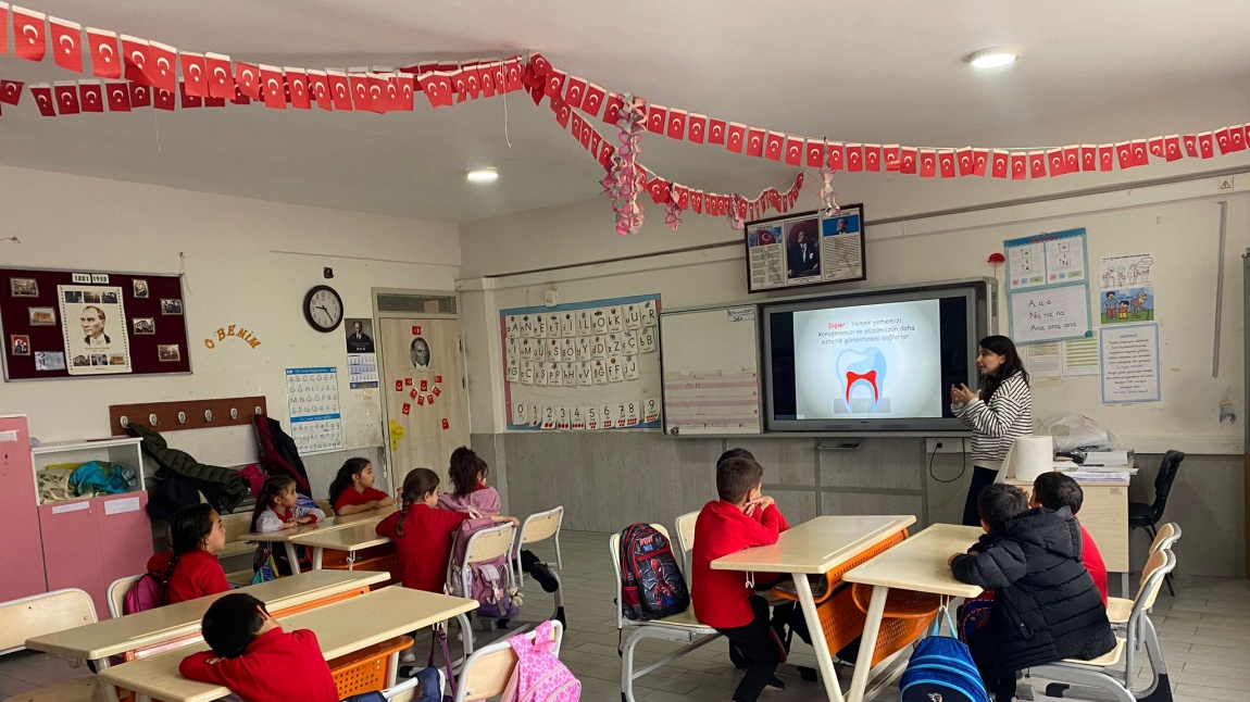İLKOKUL ÖĞRENCİLERİMİZE DİŞ EĞİTİMİ SEMİNERİ DÜZENLENDİ